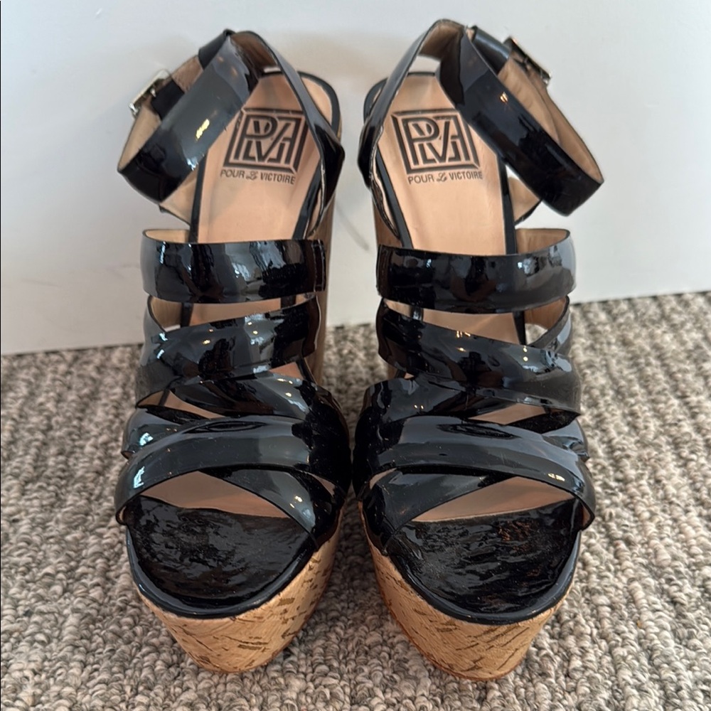 Pour La Victoire Black Platform Sandals size 9